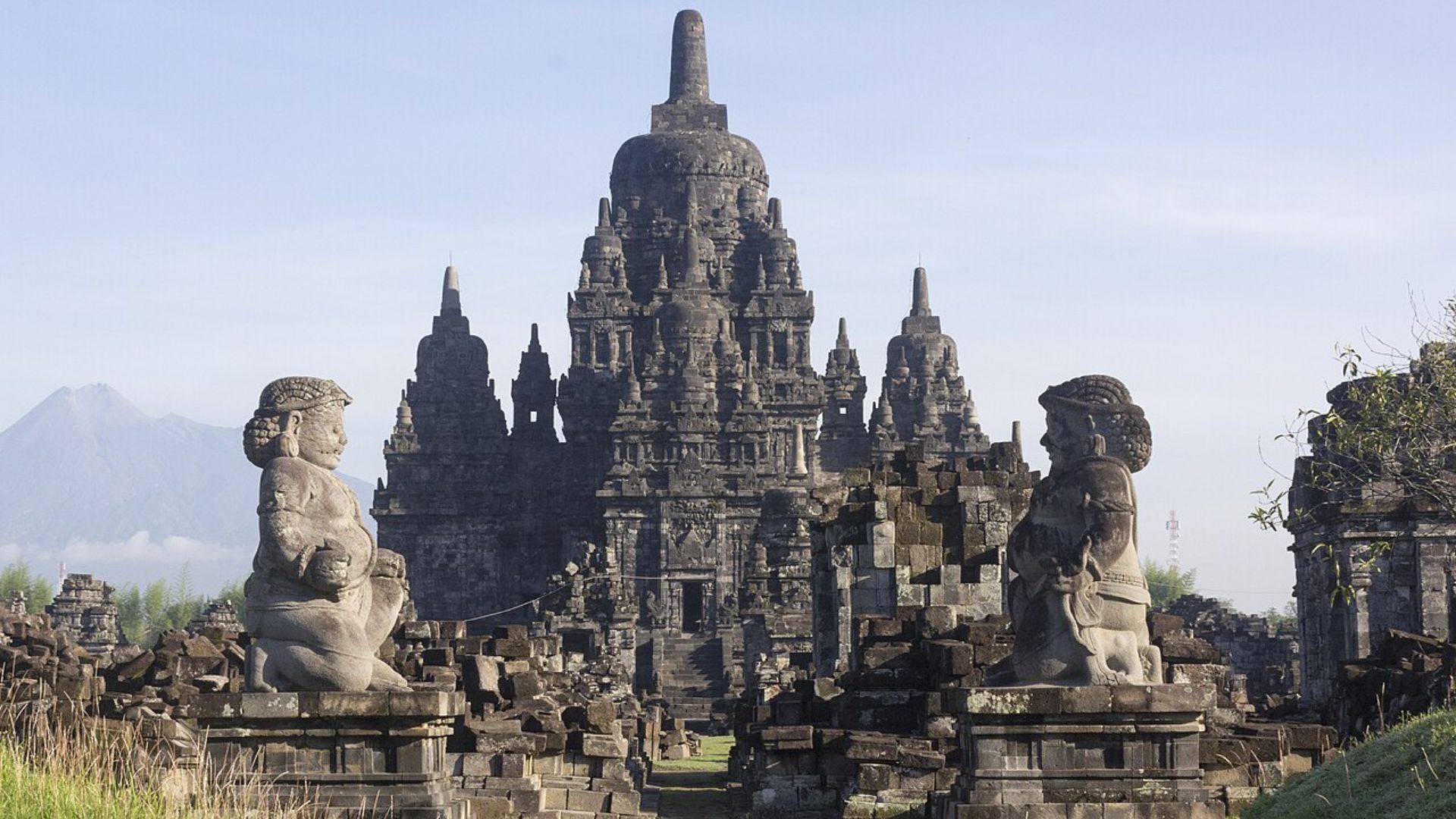 Candi Sewu Keagungan Budaya Buddha di Jawa